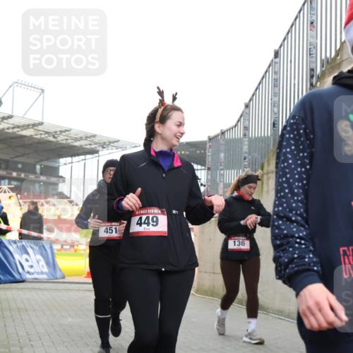 08.12.2024 - St. Pauli X-Mass-Run No. 14 H.Heesch http://msf.ph/oto/7498619 08.12.2024 10:08:59 Ziel 23, 292, 301, 436, 449, 731, 997, 1026, 1167, 1183, 1310, 1952, 1961, 2753, 23, 54, 136, 449, 451, 731, 1167, 1183 meine-sportfotos.de