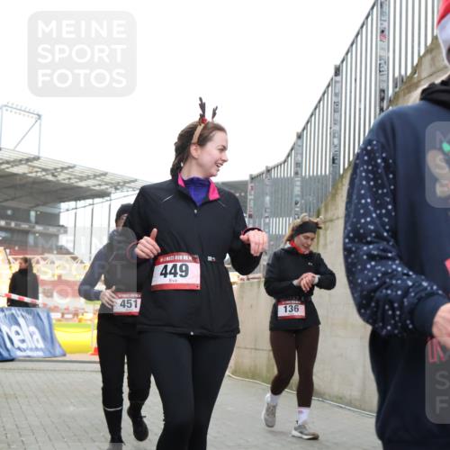 08.12.2024 - St. Pauli X-Mass-Run No. 14 H.Heesch http://msf.ph/oto/7498623 08.12.2024 10:08:59 Ziel 23, 292, 301, 436, 449, 731, 997, 1026, 1167, 1183, 1310, 1952, 1961, 2753, 23, 54, 136, 449, 451, 731, 1167, 1183 meine-sportfotos.de