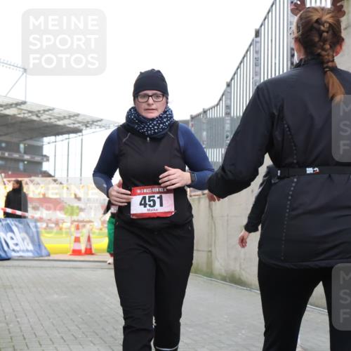 08.12.2024 - St. Pauli X-Mass-Run No. 14 H.Heesch http://msf.ph/oto/7498630 08.12.2024 10:09:00 Ziel 23, 292, 301, 436, 449, 451, 731, 1026, 1167, 1183, 1310, 1952, 1961, 2753, 54, 136, 449, 451, 731 meine-sportfotos.de
