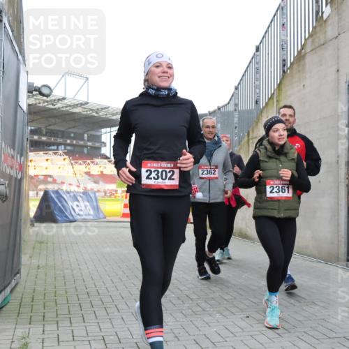 08.12.2024 - St. Pauli X-Mass-Run No. 14 H.Heesch http://msf.ph/oto/7498640 08.12.2024 10:02:13 Ziel 86, 1751, 2302, 2361, 2362, 2826, 2833, 3254, 86, 2302, 2361, 2362, 2817, 2826, 3093 meine-sportfotos.de