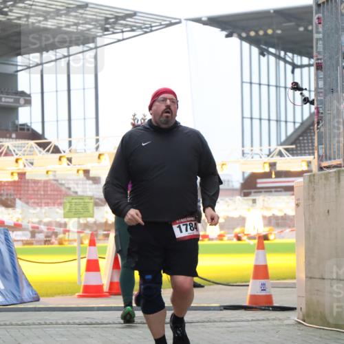 08.12.2024 - St. Pauli X-Mass-Run No. 14 H.Heesch http://msf.ph/oto/7498690 08.12.2024 10:02:17 Ziel 86, 1751, 2302, 2361, 2362, 2826, 2833, 3093, 1784, 2817, 2965, 3304 meine-sportfotos.de