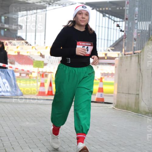 08.12.2024 - St. Pauli X-Mass-Run No. 14 H.Heesch http://msf.ph/oto/7498712 08.12.2024 10:09:04 Ziel 23, 54, 136, 292, 301, 436, 449, 451, 731, 1167, 1183, 1310, 1952, 1961, 2753, 54 meine-sportfotos.de