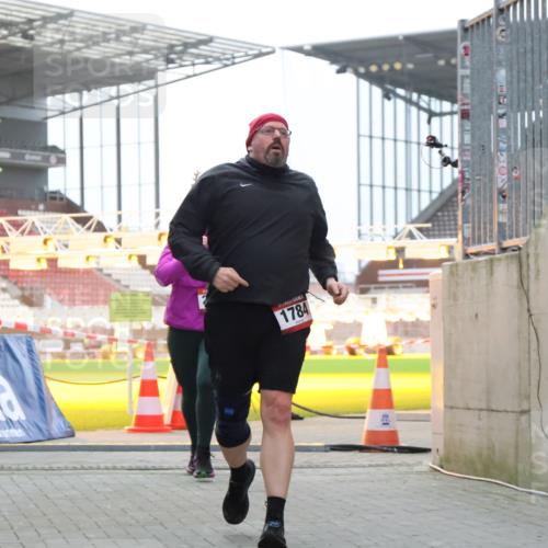 08.12.2024 - St. Pauli X-Mass-Run No. 14 H.Heesch http://msf.ph/oto/7498718 08.12.2024 10:02:17 Ziel 86, 1751, 2302, 2361, 2362, 2826, 2833, 3093, 1784, 2817, 2965, 3304 meine-sportfotos.de