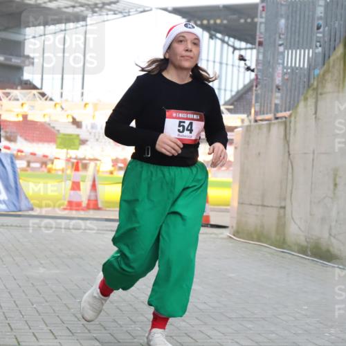 08.12.2024 - St. Pauli X-Mass-Run No. 14 H.Heesch http://msf.ph/oto/7498727 08.12.2024 10:09:04 Ziel 23, 54, 136, 292, 301, 436, 449, 451, 731, 1167, 1183, 1310, 1952, 1961, 2753, 54 meine-sportfotos.de