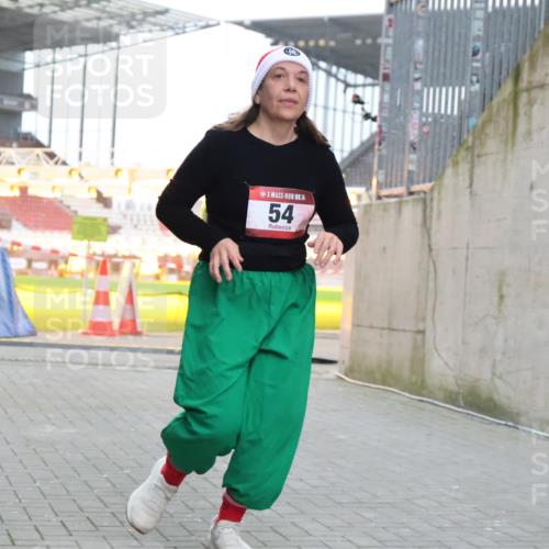 08.12.2024 - St. Pauli X-Mass-Run No. 14 H.Heesch http://msf.ph/oto/7498733 08.12.2024 10:09:04 Ziel 23, 54, 136, 292, 301, 436, 449, 451, 731, 1167, 1183, 1310, 1952, 1961, 2753, 54 meine-sportfotos.de