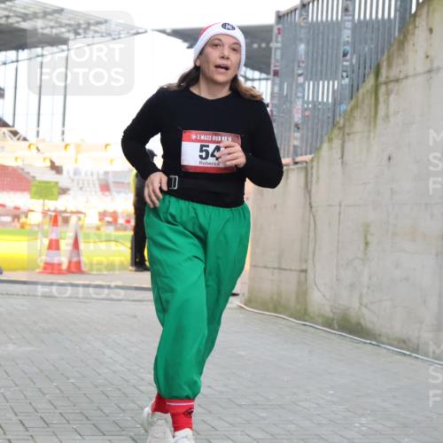 08.12.2024 - St. Pauli X-Mass-Run No. 14 H.Heesch http://msf.ph/oto/7498747 08.12.2024 10:09:04 Ziel 23, 54, 136, 292, 301, 436, 449, 451, 731, 1167, 1183, 1310, 1952, 1961, 2753, 54 meine-sportfotos.de