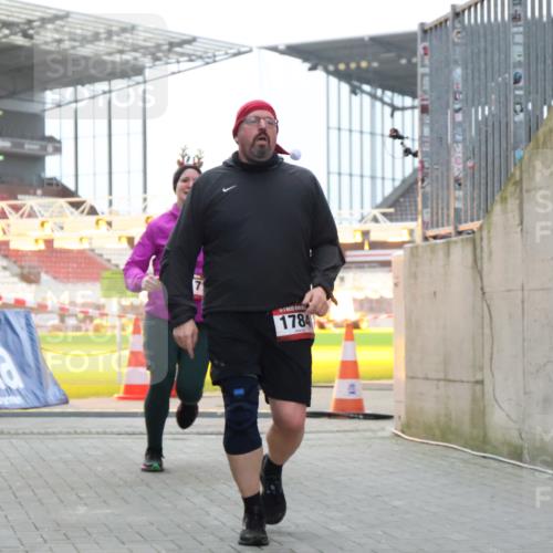 08.12.2024 - St. Pauli X-Mass-Run No. 14 H.Heesch http://msf.ph/oto/7498748 08.12.2024 10:02:18 Ziel 86, 1751, 2302, 2361, 2362, 2826, 2833, 3093, 1784, 2817, 2965, 3304 meine-sportfotos.de