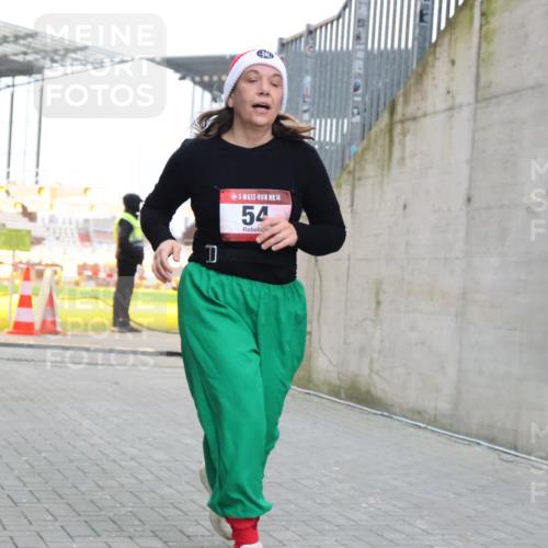 08.12.2024 - St. Pauli X-Mass-Run No. 14 H.Heesch http://msf.ph/oto/7498764 08.12.2024 10:09:04 Ziel 23, 54, 136, 292, 301, 436, 449, 451, 731, 1167, 1183, 1310, 1952, 1961, 2753, 54 meine-sportfotos.de