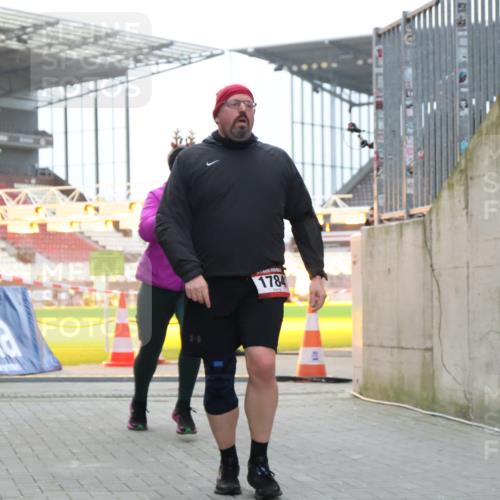 08.12.2024 - St. Pauli X-Mass-Run No. 14 H.Heesch http://msf.ph/oto/7498765 08.12.2024 10:02:18 Ziel 86, 1751, 2302, 2361, 2362, 2826, 2833, 3093, 1784, 2817, 2965, 3304 meine-sportfotos.de