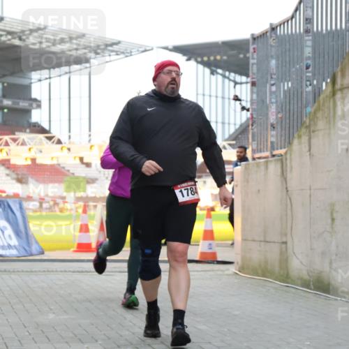 08.12.2024 - St. Pauli X-Mass-Run No. 14 H.Heesch http://msf.ph/oto/7498779 08.12.2024 10:02:18 Ziel 86, 1751, 2302, 2361, 2362, 2826, 2833, 3093, 1784, 2817, 2965, 3304 meine-sportfotos.de