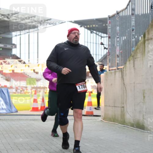 08.12.2024 - St. Pauli X-Mass-Run No. 14 H.Heesch http://msf.ph/oto/7498786 08.12.2024 10:02:18 Ziel 86, 1751, 2302, 2361, 2362, 2826, 2833, 3093, 1784, 2817, 2965, 3304 meine-sportfotos.de