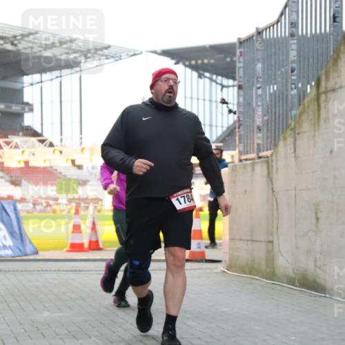 08.12.2024 - St. Pauli X-Mass-Run No. 14 H.Heesch http://msf.ph/oto/7498795 08.12.2024 10:02:18 Ziel 86, 1751, 2302, 2361, 2362, 2826, 2833, 3093, 1784, 2817, 2965, 3304 meine-sportfotos.de