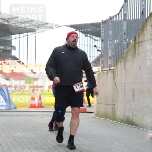08.12.2024 - St. Pauli X-Mass-Run No. 14 H.Heesch http://msf.ph/oto/7498804 08.12.2024 10:02:18 Ziel 86, 1751, 2302, 2361, 2362, 2826, 2833, 3093, 1784, 2817, 2965, 3304 meine-sportfotos.de
