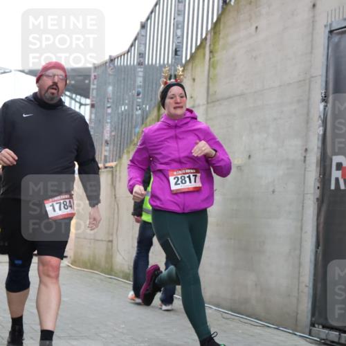 08.12.2024 - St. Pauli X-Mass-Run No. 14 H.Heesch http://msf.ph/oto/7498835 08.12.2024 10:02:19 Ziel 86, 1751, 2302, 2361, 2362, 2817, 2826, 2833, 3093, 1784, 2817, 2965, 3304 meine-sportfotos.de