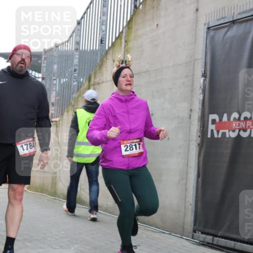 08.12.2024 - St. Pauli X-Mass-Run No. 14 H.Heesch http://msf.ph/oto/7498848 08.12.2024 10:02:19 Ziel 86, 1751, 2302, 2361, 2362, 2817, 2826, 2833, 3093, 1784, 2817, 2965, 3304 meine-sportfotos.de