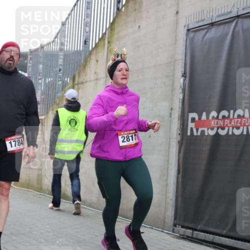 08.12.2024 - St. Pauli X-Mass-Run No. 14 H.Heesch http://msf.ph/oto/7498855 08.12.2024 10:02:19 Ziel 86, 1751, 2302, 2361, 2362, 2817, 2826, 2833, 3093, 1784, 2817, 2965, 3304 meine-sportfotos.de