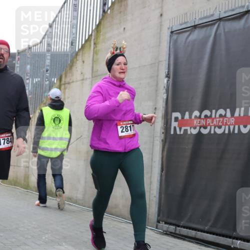 08.12.2024 - St. Pauli X-Mass-Run No. 14 H.Heesch http://msf.ph/oto/7498861 08.12.2024 10:02:19 Ziel 86, 1751, 2302, 2361, 2362, 2817, 2826, 2833, 3093, 1784, 2817, 2965, 3304 meine-sportfotos.de