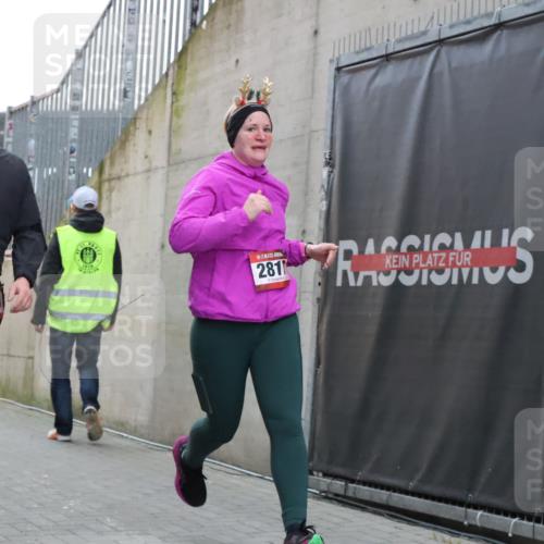 08.12.2024 - St. Pauli X-Mass-Run No. 14 H.Heesch http://msf.ph/oto/7498865 08.12.2024 10:02:20 Ziel 86, 1751, 2302, 2361, 2362, 2817, 2826, 3093, 1784, 2817, 2965, 3304 meine-sportfotos.de