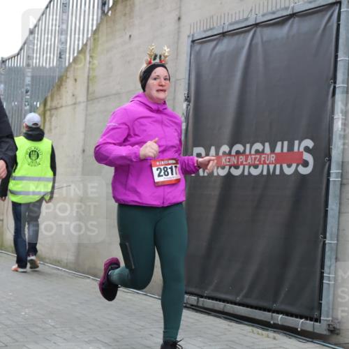 08.12.2024 - St. Pauli X-Mass-Run No. 14 H.Heesch http://msf.ph/oto/7498871 08.12.2024 10:02:20 Ziel 86, 1751, 2302, 2361, 2362, 2817, 2826, 3093, 1784, 2817, 2965, 3304 meine-sportfotos.de