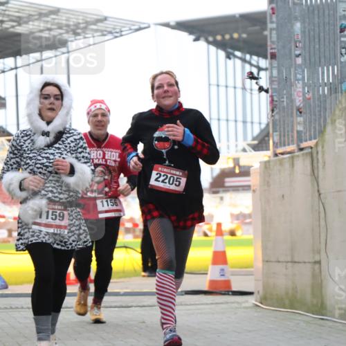 08.12.2024 - St. Pauli X-Mass-Run No. 14 H.Heesch http://msf.ph/oto/7498874 08.12.2024 10:09:15 Ziel 54, 136, 930, 2205, 325, 930, 1156, 1159, 2205 meine-sportfotos.de