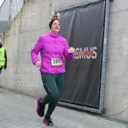 08.12.2024 - St. Pauli X-Mass-Run No. 14 H.Heesch http://msf.ph/oto/7498884 08.12.2024 10:02:20 Ziel 86, 1751, 2302, 2361, 2362, 2817, 2826, 3093, 1784, 2817, 2965, 3304 meine-sportfotos.de