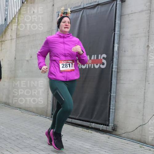 08.12.2024 - St. Pauli X-Mass-Run No. 14 H.Heesch http://msf.ph/oto/7498889 08.12.2024 10:02:20 Ziel 86, 1751, 2302, 2361, 2362, 2817, 2826, 3093, 1784, 2817, 2965, 3304 meine-sportfotos.de