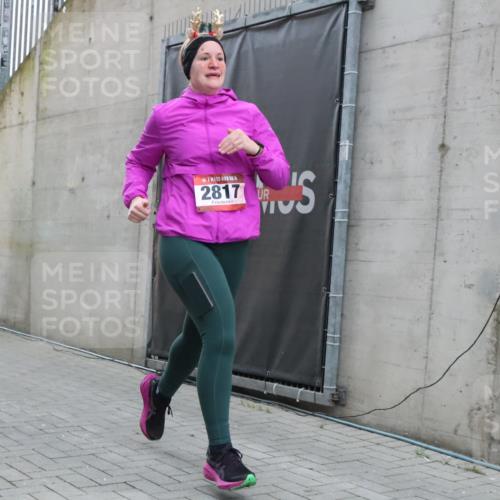 08.12.2024 - St. Pauli X-Mass-Run No. 14 H.Heesch http://msf.ph/oto/7498892 08.12.2024 10:02:20 Ziel 86, 1751, 2302, 2361, 2362, 2817, 2826, 3093, 1784, 2817, 2965, 3304 meine-sportfotos.de