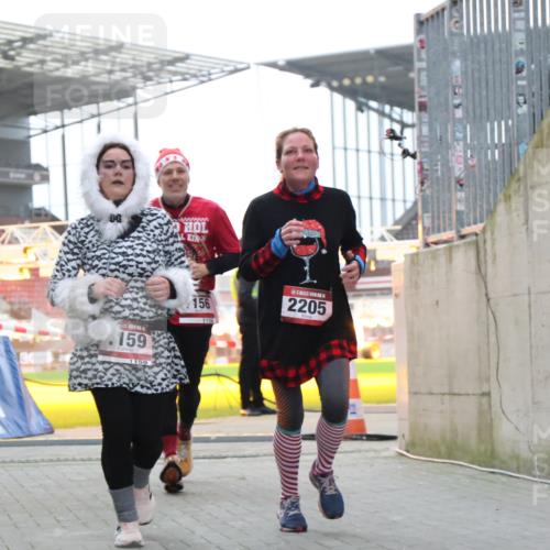 08.12.2024 - St. Pauli X-Mass-Run No. 14 H.Heesch http://msf.ph/oto/7498895 08.12.2024 10:09:15 Ziel 54, 136, 930, 2205, 325, 930, 1156, 1159, 2205 meine-sportfotos.de