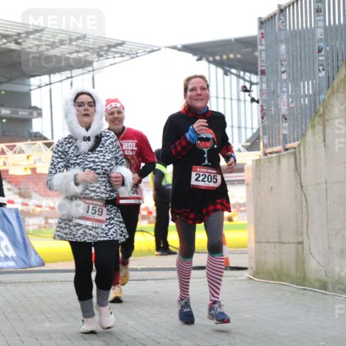 08.12.2024 - St. Pauli X-Mass-Run No. 14 H.Heesch http://msf.ph/oto/7498902 08.12.2024 10:09:16 Ziel 54, 930, 1159, 2205, 325, 930, 1156, 1159, 2205 meine-sportfotos.de