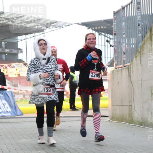 08.12.2024 - St. Pauli X-Mass-Run No. 14 H.Heesch http://msf.ph/oto/7498905 08.12.2024 10:09:16 Ziel 54, 930, 1159, 2205, 325, 930, 1156, 1159, 2205 meine-sportfotos.de