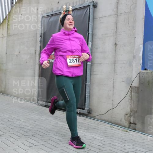 08.12.2024 - St. Pauli X-Mass-Run No. 14 H.Heesch http://msf.ph/oto/7498909 08.12.2024 10:02:20 Ziel 86, 1751, 2302, 2361, 2362, 2817, 2826, 3093, 1784, 2817, 2965, 3304 meine-sportfotos.de