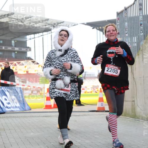 08.12.2024 - St. Pauli X-Mass-Run No. 14 H.Heesch http://msf.ph/oto/7498914 08.12.2024 10:09:16 Ziel 54, 930, 1159, 2205, 325, 930, 1156, 1159, 2205 meine-sportfotos.de