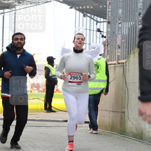 08.12.2024 - St. Pauli X-Mass-Run No. 14 H.Heesch http://msf.ph/oto/7498930 08.12.2024 10:02:22 Ziel 86, 2302, 2361, 2362, 2817, 2826, 2965, 3093, 1784, 2780, 2965, 3304 meine-sportfotos.de