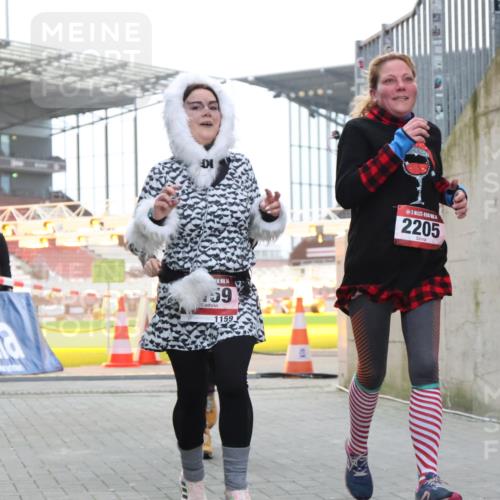 08.12.2024 - St. Pauli X-Mass-Run No. 14 H.Heesch http://msf.ph/oto/7498938 08.12.2024 10:09:16 Ziel 54, 930, 1159, 2205, 325, 930, 1156, 1159, 2205 meine-sportfotos.de