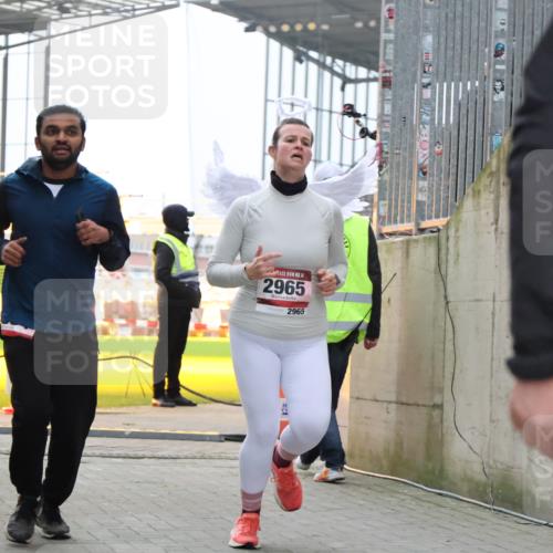 08.12.2024 - St. Pauli X-Mass-Run No. 14 H.Heesch http://msf.ph/oto/7498942 08.12.2024 10:02:22 Ziel 86, 2302, 2361, 2362, 2817, 2826, 2965, 3093, 1784, 2780, 2965, 3304 meine-sportfotos.de