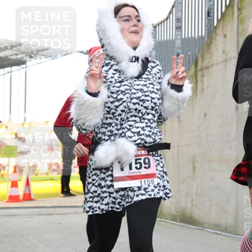 08.12.2024 - St. Pauli X-Mass-Run No. 14 H.Heesch http://msf.ph/oto/7498944 08.12.2024 10:09:17 Ziel 54, 930, 1159, 2205, 325, 930, 1156, 1159, 2205 meine-sportfotos.de