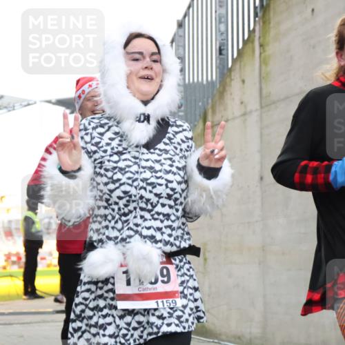 08.12.2024 - St. Pauli X-Mass-Run No. 14 H.Heesch http://msf.ph/oto/7498954 08.12.2024 10:09:17 Ziel 54, 930, 1159, 2205, 325, 930, 1156, 1159, 2205 meine-sportfotos.de