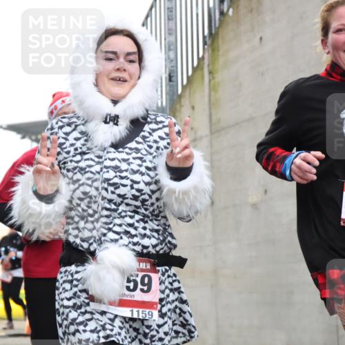 08.12.2024 - St. Pauli X-Mass-Run No. 14 H.Heesch http://msf.ph/oto/7498966 08.12.2024 10:09:17 Ziel 54, 930, 1159, 2205, 325, 930, 1156, 1159, 2205 meine-sportfotos.de