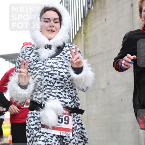 08.12.2024 - St. Pauli X-Mass-Run No. 14 H.Heesch http://msf.ph/oto/7498972 08.12.2024 10:09:17 Ziel 54, 930, 1159, 2205, 325, 930, 1156, 1159, 2205 meine-sportfotos.de