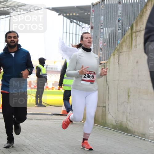 08.12.2024 - St. Pauli X-Mass-Run No. 14 H.Heesch http://msf.ph/oto/7498973 08.12.2024 10:02:22 Ziel 86, 2302, 2361, 2362, 2817, 2826, 2965, 3093, 1784, 2780, 2965, 3304 meine-sportfotos.de