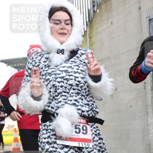 08.12.2024 - St. Pauli X-Mass-Run No. 14 H.Heesch http://msf.ph/oto/7498978 08.12.2024 10:09:17 Ziel 54, 930, 1159, 2205, 325, 930, 1156, 1159, 2205 meine-sportfotos.de