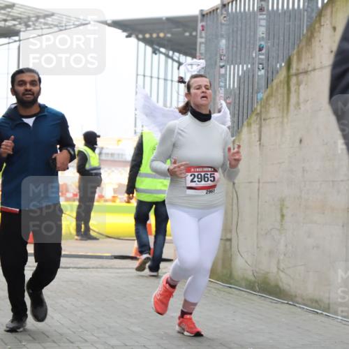 08.12.2024 - St. Pauli X-Mass-Run No. 14 H.Heesch http://msf.ph/oto/7498979 08.12.2024 10:02:22 Ziel 86, 2302, 2361, 2362, 2817, 2826, 2965, 3093, 1784, 2780, 2965, 3304 meine-sportfotos.de