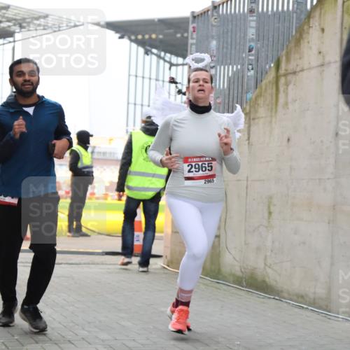 08.12.2024 - St. Pauli X-Mass-Run No. 14 H.Heesch http://msf.ph/oto/7498982 08.12.2024 10:02:22 Ziel 86, 2302, 2361, 2362, 2817, 2826, 2965, 3093, 1784, 2780, 2965, 3304 meine-sportfotos.de