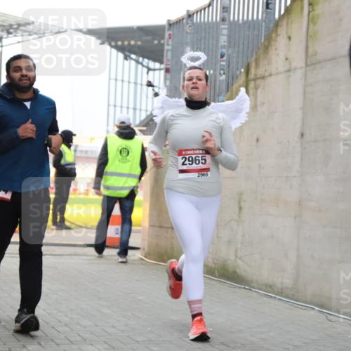 08.12.2024 - St. Pauli X-Mass-Run No. 14 H.Heesch http://msf.ph/oto/7498995 08.12.2024 10:02:22 Ziel 86, 2302, 2361, 2362, 2817, 2826, 2965, 3093, 1784, 2780, 2965, 3304 meine-sportfotos.de