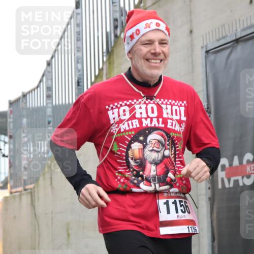 08.12.2024 - St. Pauli X-Mass-Run No. 14 H.Heesch http://msf.ph/oto/7499017 08.12.2024 10:09:18 Ziel 54, 930, 1156, 1159, 2205, 325, 1156, 1159 meine-sportfotos.de