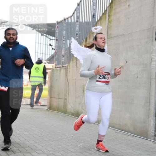 08.12.2024 - St. Pauli X-Mass-Run No. 14 H.Heesch http://msf.ph/oto/7499039 08.12.2024 10:02:23 Ziel 86, 1784, 2302, 2361, 2362, 2817, 2826, 2965, 3093, 3304, 588, 1784, 2780, 2965, 3304 meine-sportfotos.de