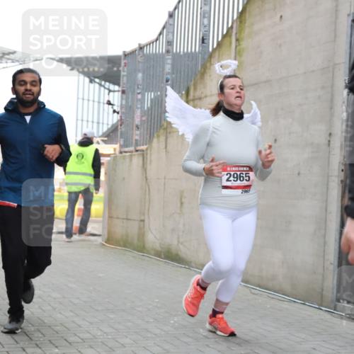 08.12.2024 - St. Pauli X-Mass-Run No. 14 H.Heesch http://msf.ph/oto/7499044 08.12.2024 10:02:23 Ziel 86, 1784, 2302, 2361, 2362, 2817, 2826, 2965, 3093, 3304, 588, 1784, 2780, 2965, 3304 meine-sportfotos.de