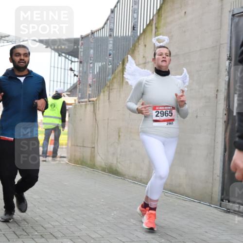 08.12.2024 - St. Pauli X-Mass-Run No. 14 H.Heesch http://msf.ph/oto/7499049 08.12.2024 10:02:23 Ziel 86, 1784, 2302, 2361, 2362, 2817, 2826, 2965, 3093, 3304, 588, 1784, 2780, 2965, 3304 meine-sportfotos.de