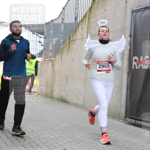 08.12.2024 - St. Pauli X-Mass-Run No. 14 H.Heesch http://msf.ph/oto/7499062 08.12.2024 10:02:23 Ziel 86, 1784, 2302, 2361, 2362, 2817, 2826, 2965, 3093, 3304, 588, 1784, 2780, 2965, 3304 meine-sportfotos.de