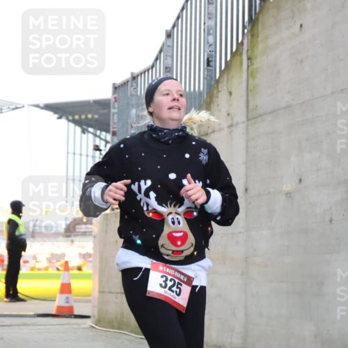 08.12.2024 - St. Pauli X-Mass-Run No. 14 H.Heesch http://msf.ph/oto/7499064 08.12.2024 10:09:21 Ziel 325, 930, 1156, 1159, 2205, 325, 2749, 2752 meine-sportfotos.de